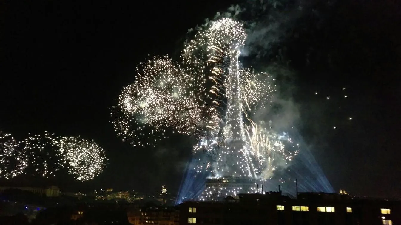 Eiffel Tower Incredible View Apartment Paris 0*,  France
