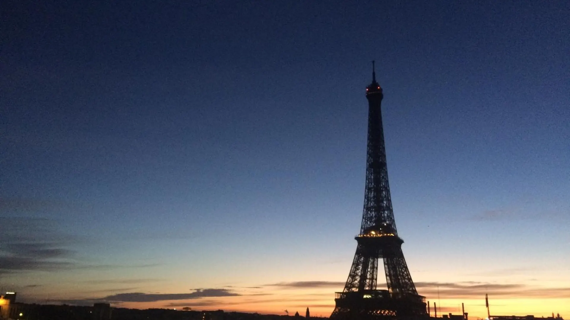 Eiffel Tower Incredible View Apartment Paris